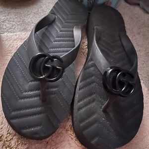 Gucci Logo Flip Flops Size 37 (fit 7/7.5/8)